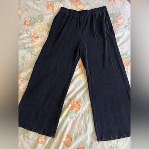 Abercrombie Flare Plisse Pant in Black (Large Short)